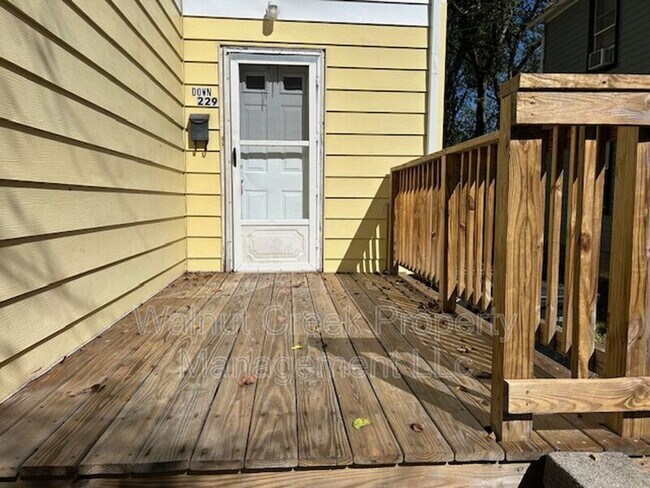 Building Photo - 229 Gates Ave