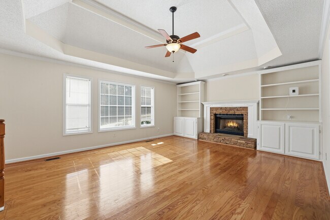 Foto del edificio - 3007 Clove Tree Ln