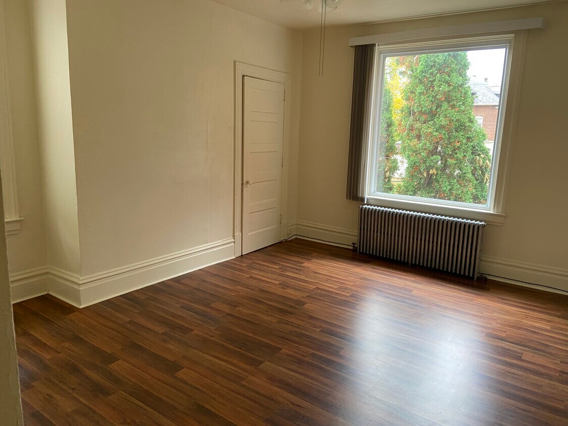 127 Seminary Ave Unit 2, Greensburg, PA 15601 127 Seminary Ave