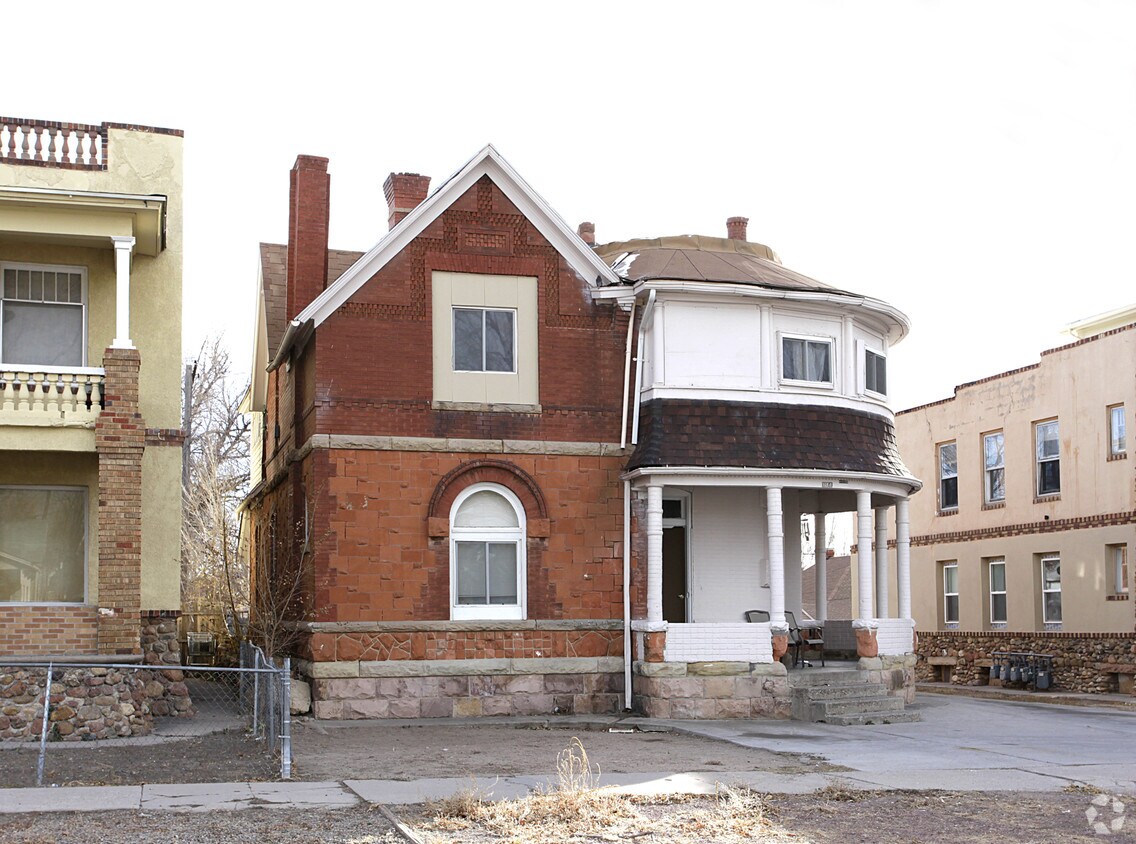 Building Photo - 1114 E 6th St