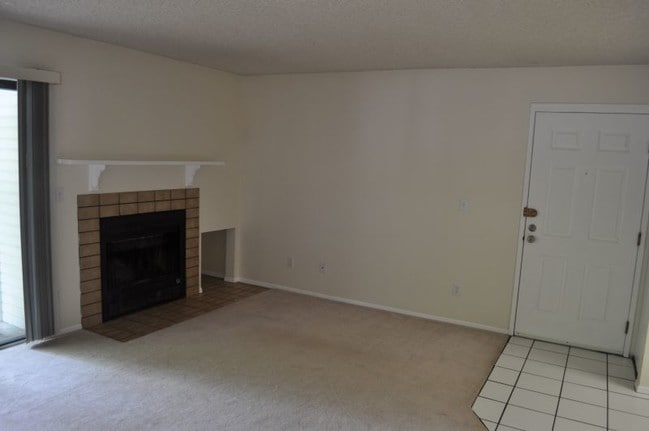 Building Photo - 9666 Brentwood Way
