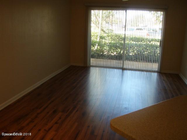 Building Photo - 1999 Island Club Dr