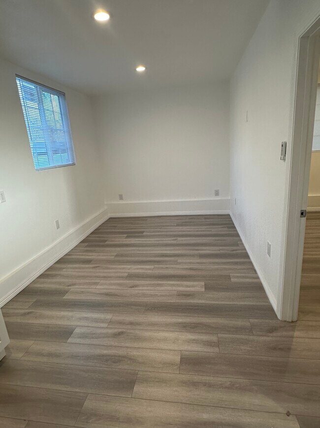 Building Photo - 10529 N Ilex Ave