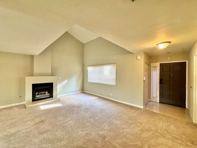 Building Photo - Spacious 3-Bedroom, 3-Bathroom Home