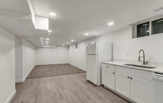 Building Photo - 2664 Brinker Ave