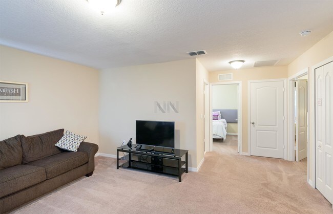 Building Photo - 9025 Paolos Pl