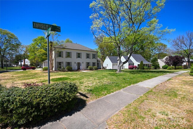 Building Photo - 4752 Truscott Rd