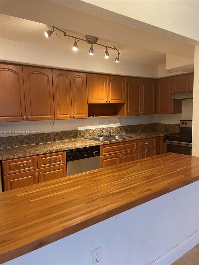 Foto del edificio - 7907 SW 104th St