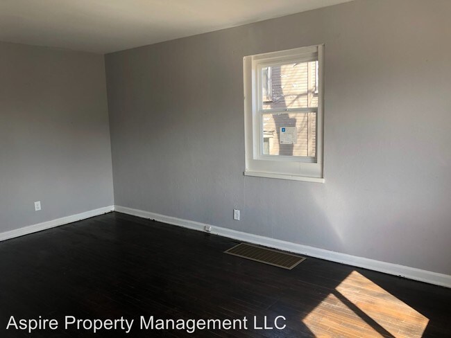 Building Photo - 1 br, 1 bath Apartment - 15 Ridge Ave