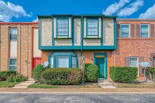 Foto del edificio - 7700 Creekbend Dr