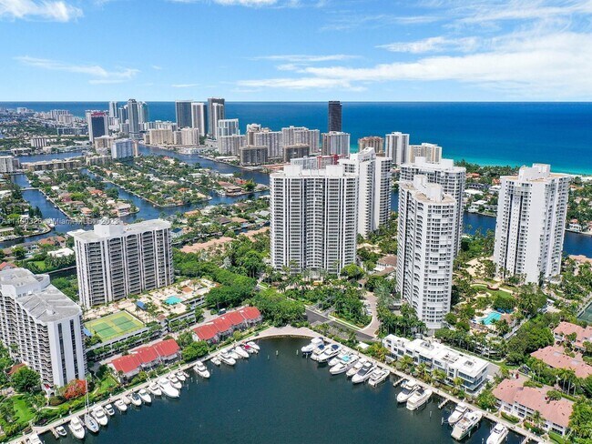 Foto del edificio - 21205 Yacht Club Dr