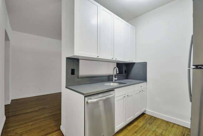 Building Photo - 121 Madison Ave