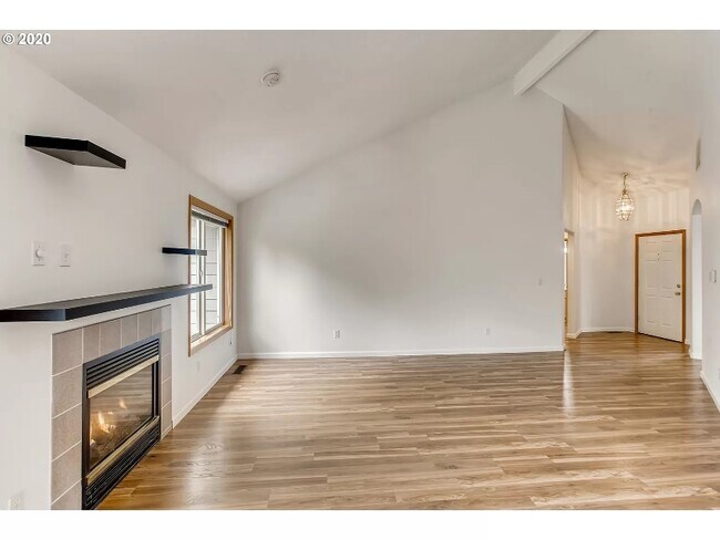Building Photo - 12419 SW Anton Dr
