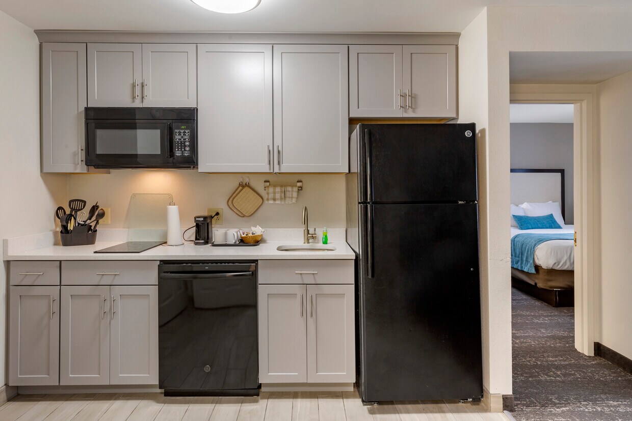 Fully stocked Kitchen - 835 Upper Union St
