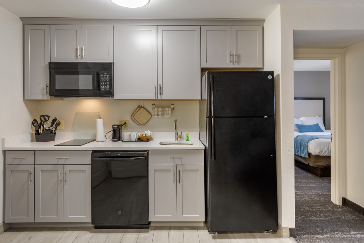 Fully stocked Kitchen - 835 Upper Union St