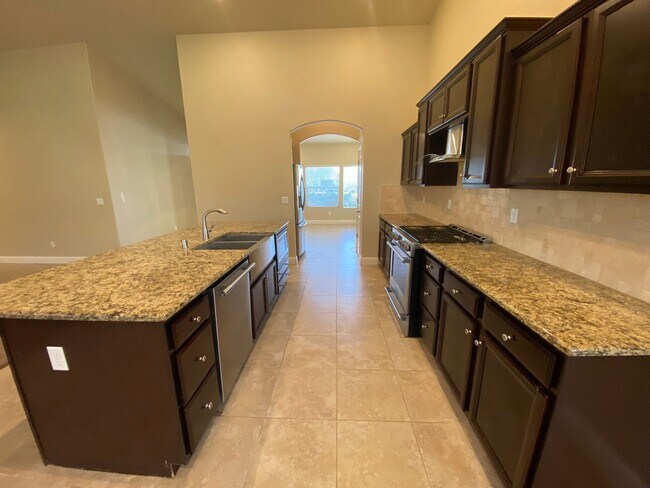 Foto del edificio - Spacious NW Visalia home move in ready!!