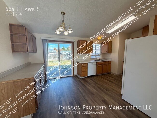 Foto del edificio - 664 E Hawk St