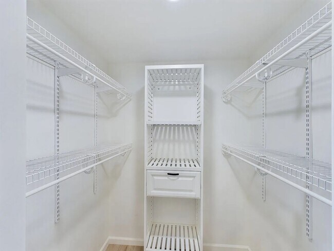 Foto del edificio - 6715-6717 N Elman St