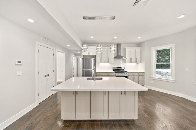 Building Photo - 9 Lithgow St