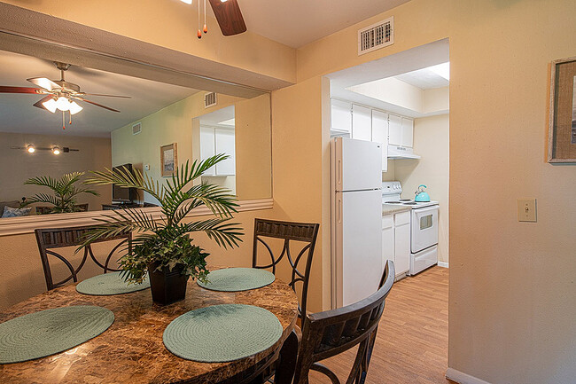 Dining Area - Deer Wood