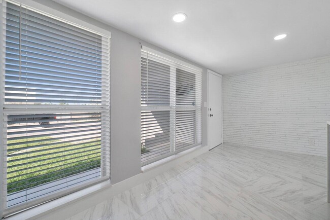 Foto del edificio - 710 NE 23rd Ave