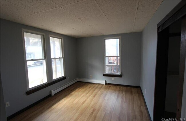 Foto del edificio - 49-51-51 Perry Ave