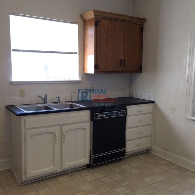 Foto del edificio - 1754 N Washington St