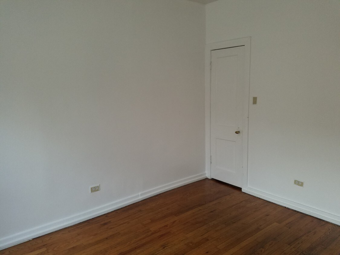 Bed Room - 910 W 77th St