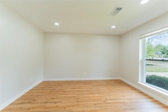 Building Photo - 6119 S Braeswood Blvd
