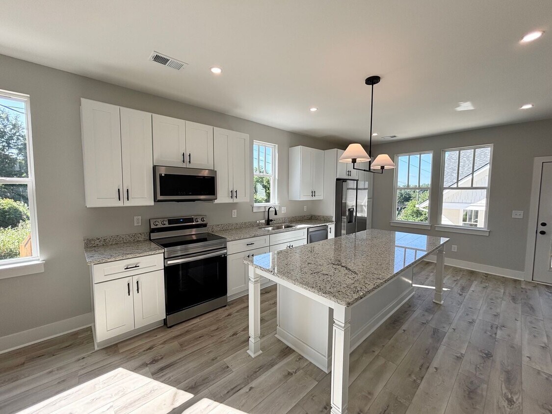 Foto principal - 2703 Clark St