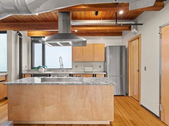 Building Photo - 1709 Dexter Ave N