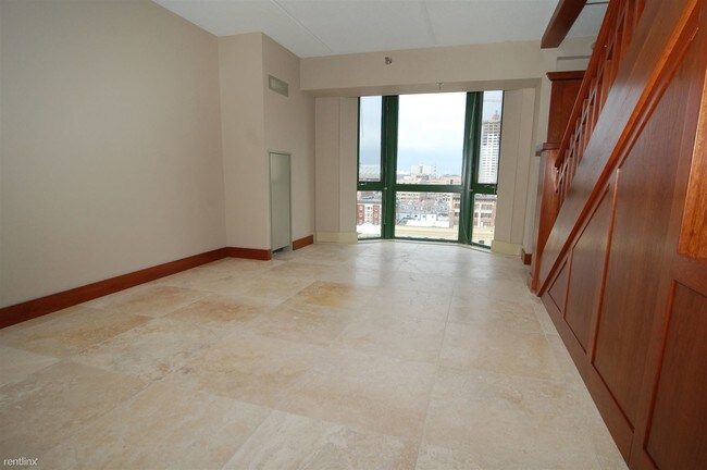 Foto del edificio - 270 E Highland Ave