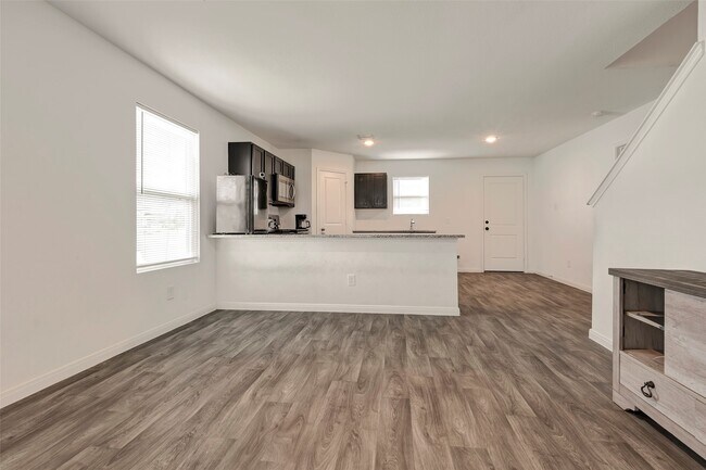 Building Photo - 307 Rd 5138