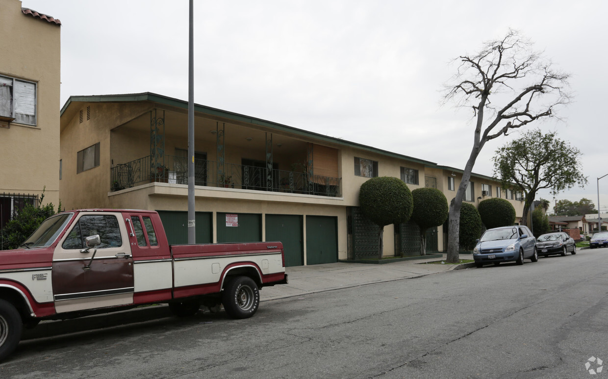 Foto del edificio - 6730-6800 Marbrisa Ave