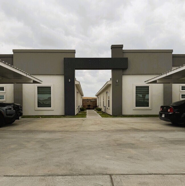 Building Photo - 220 W Campeche Ave