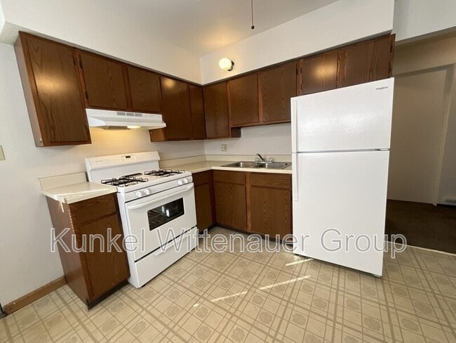 Building Photo - 4 Hickory Ct