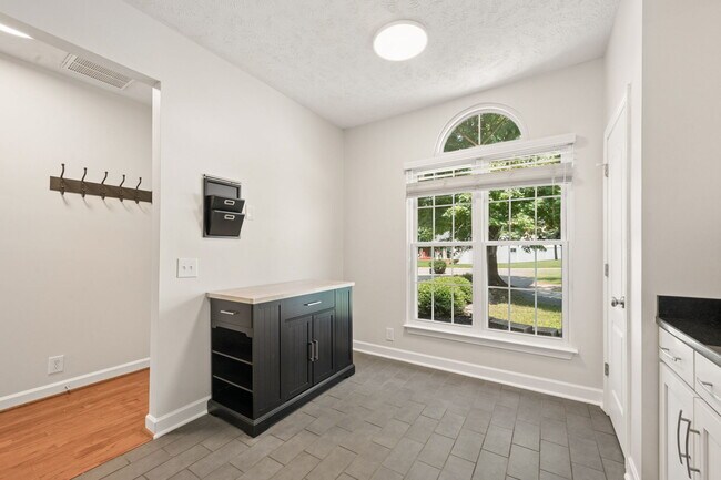 Foto del edificio - 2741 Rosedale Pl