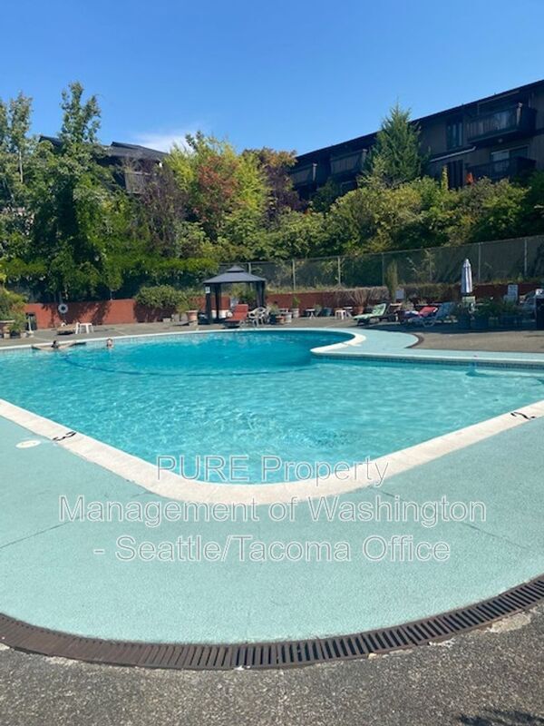 Foto principal - 1425 S Puget Dr