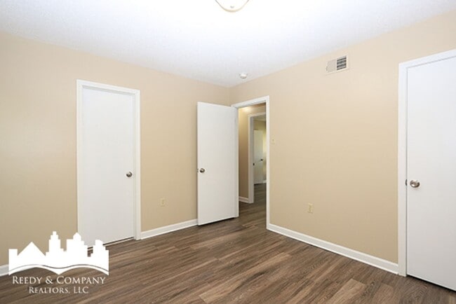 Foto del edificio - 453 Fox Valley Dr
