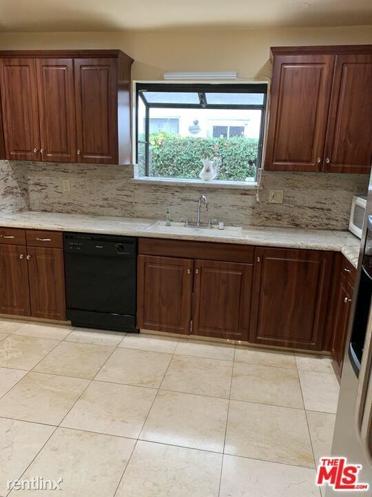 Foto del edificio - 3 br, 2 bath House - 4962 Nestle Ave
