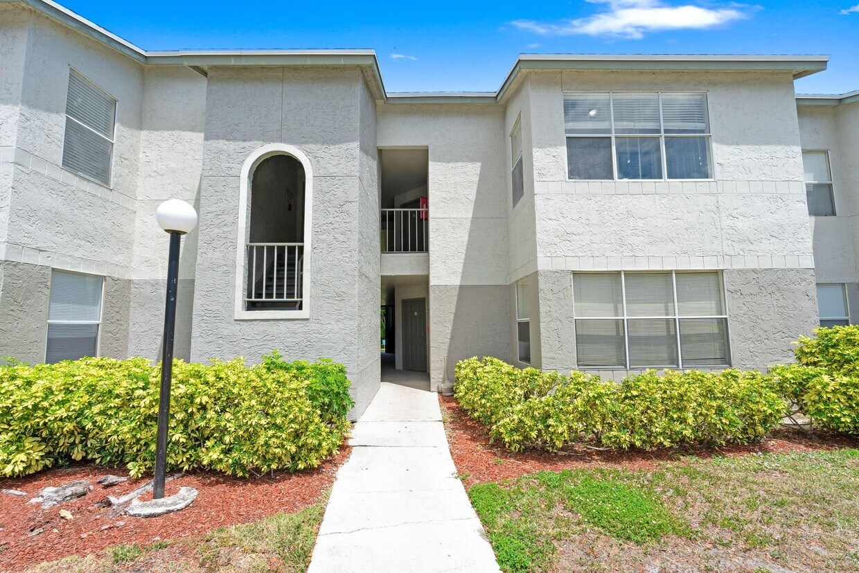 Foto principal - 1401 Village Blvd