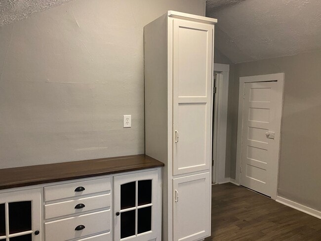 Building Photo - 443 Greenwood Ave