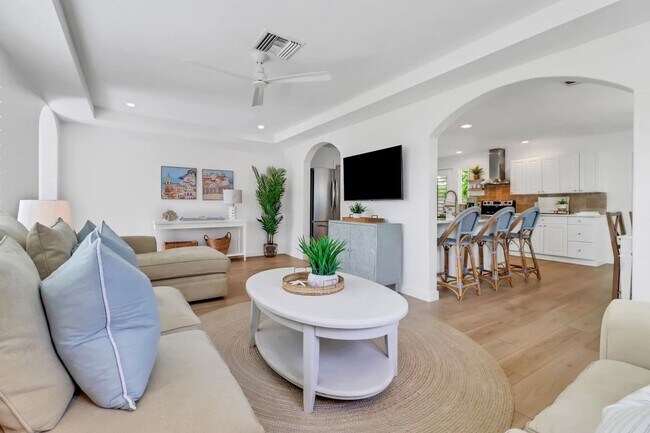 Foto del edificio - ***STUNNING POOL HOME***4BEDS/3BATHS***NEW...