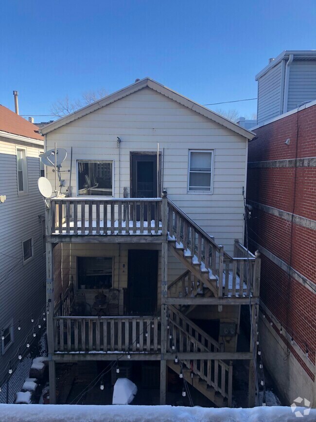 Ranch Triangle Apartments for Rent with a Yard Chicago, IL 1