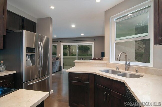 Building Photo - 2758 Ariane Dr