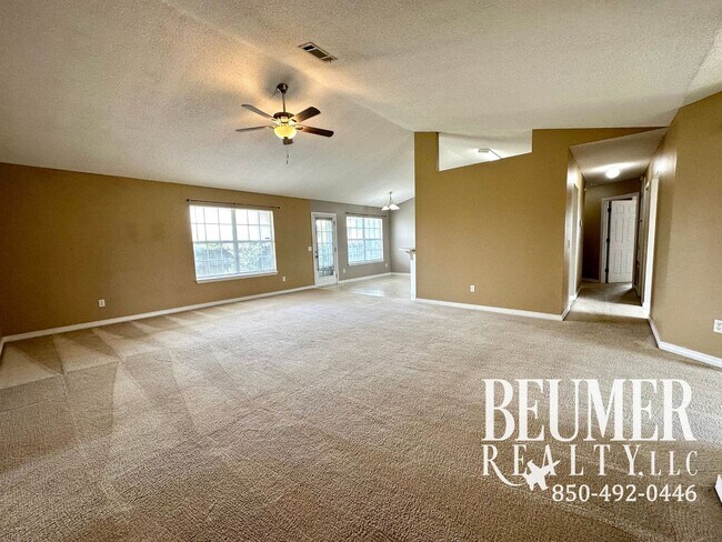 Foto del edificio - Spacious 3 bd/2 ba Open Floor Plan Home fo...