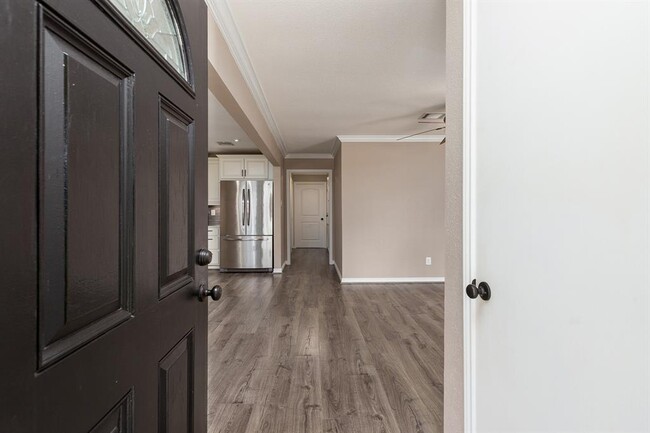 Foto del edificio - 2739 Foliage Green Dr