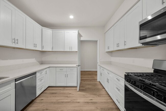 Building Photo - 13853 Victory Blvd