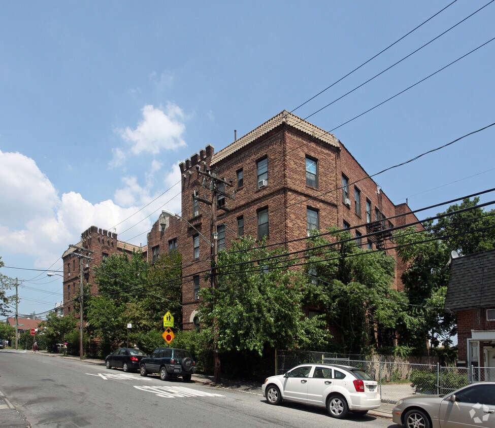 Primary Photo - 536 Beach 22nd St