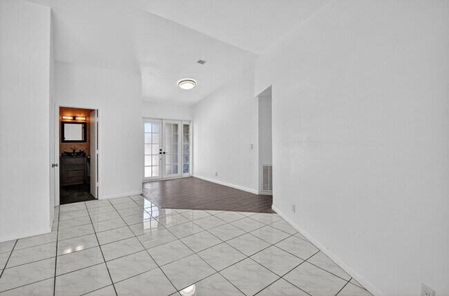 Foto del edificio - 1599 NW 14th Ave
